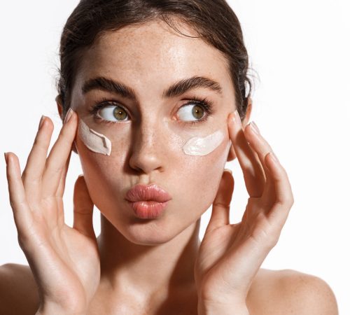 close,up,beauty,girl,with,freckles,and,thick,eyebrows,,applying